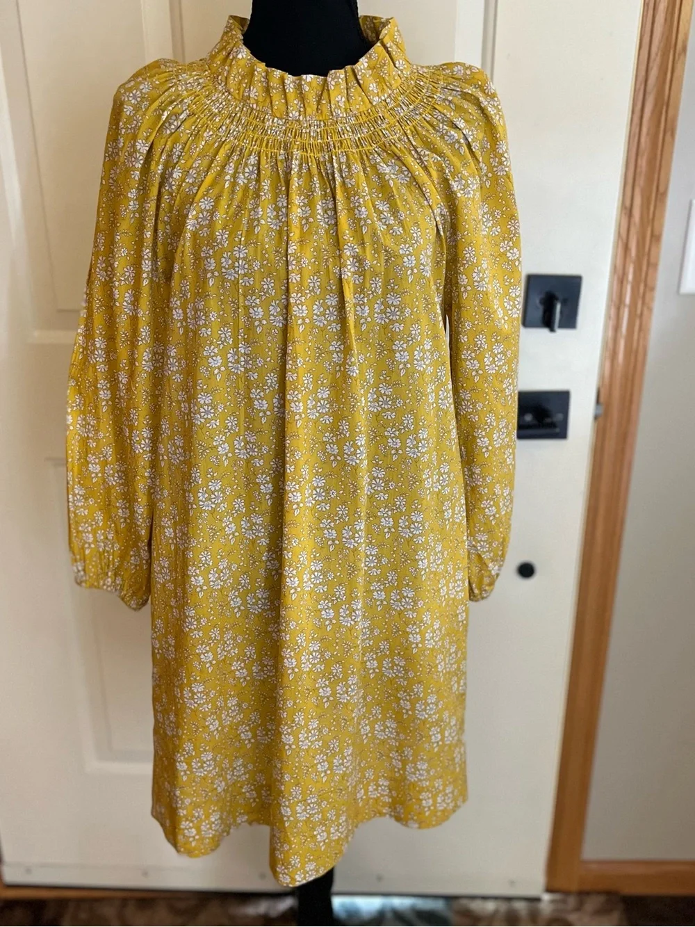 Women’s J. Crew liberty floral yellow ruffle neck puff sleeve shift dress. XS